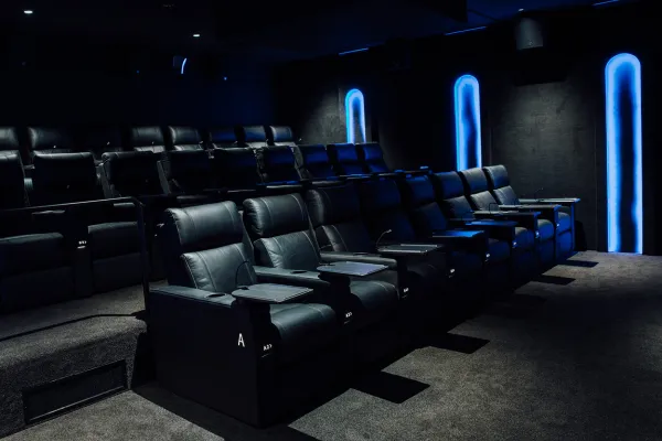ارتقِ بتجربة السينما الخاصة بك مع Seating System Solutions من تركيا.