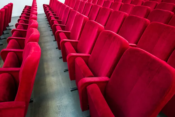 ارفع مستوى مكانك مع حلول الجلوس الأوروبية - كراسي الأوبرا والمسرح