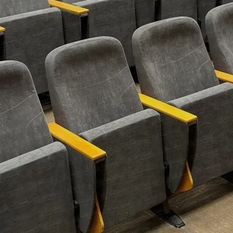 ‎كراسي قاعة معهد علم الفلك في اليونان ٢٠٢٥